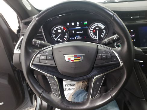 Used 2023 Cadillac XT5 Premium Luxury w/ Technology Package AWD/4WD image 8