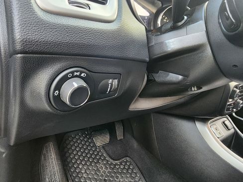 Used 2019 Jeep Compass Sport w/ Cold Weather Group FWD image 32