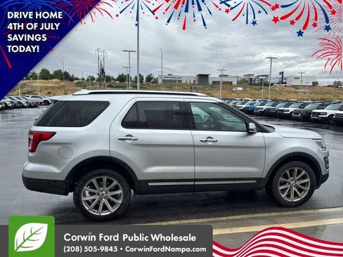Used 2017 Ford Explorer Limited w/ Equipment Group 303A AWD/4WD image 7