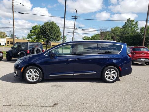 Used 2018 Chrysler Pacifica Touring-L w/ Advanced Safetytec Group FWD image 8
