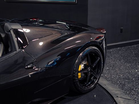 Used 2015 Ferrari 458 Spider RWD image 28