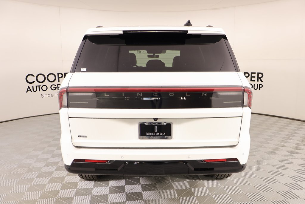 New 2026 Lincoln Navigator Reserve w/ Jet Appearance Package AWD/4WD image 23