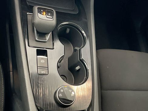 Used 2024 Nissan Rogue S AWD/4WD image 19
