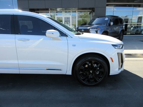 Used 2023 Cadillac XT6 Luxury image 14