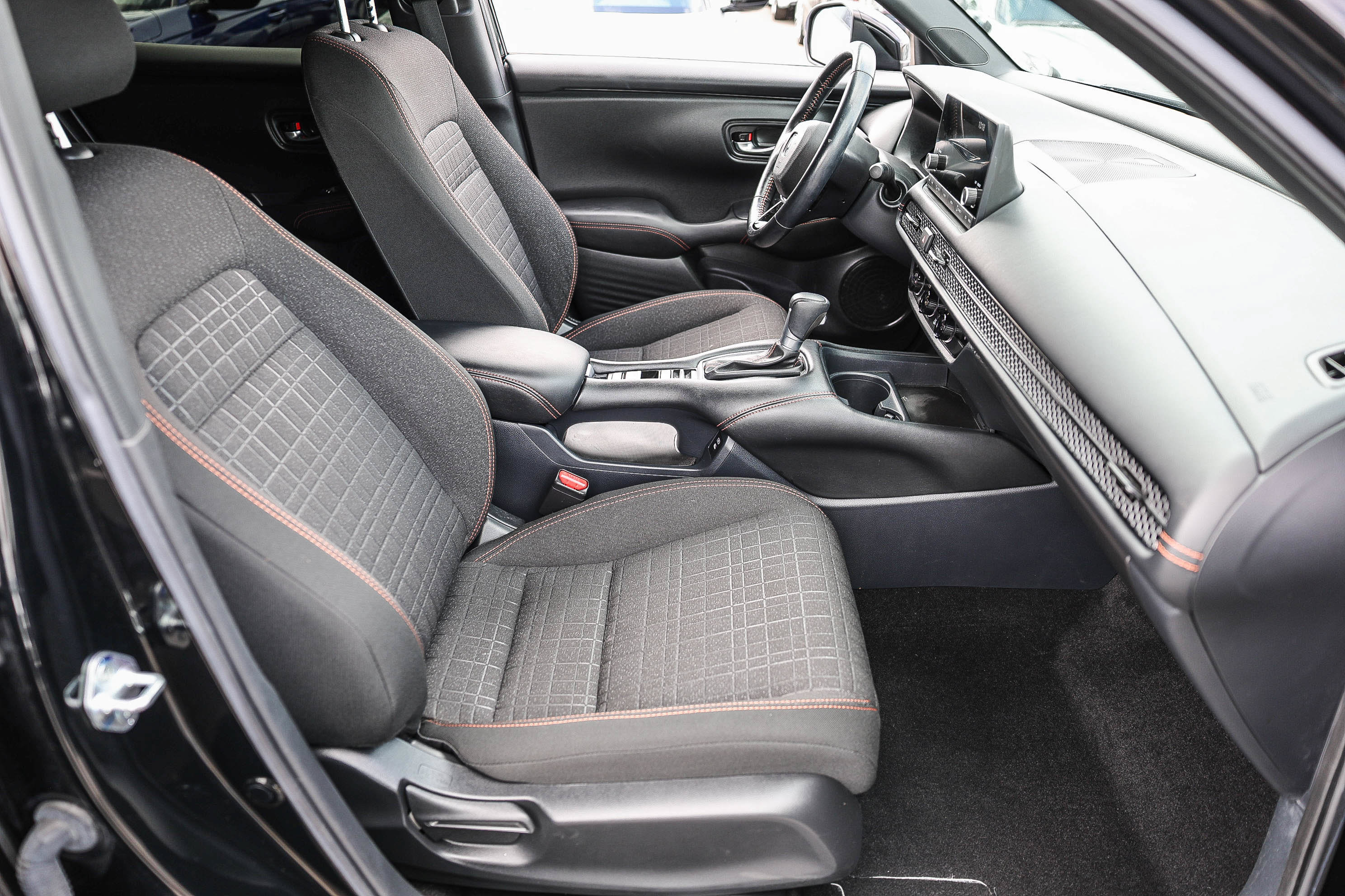 Certified 2025 Honda HR-V Sport image 8