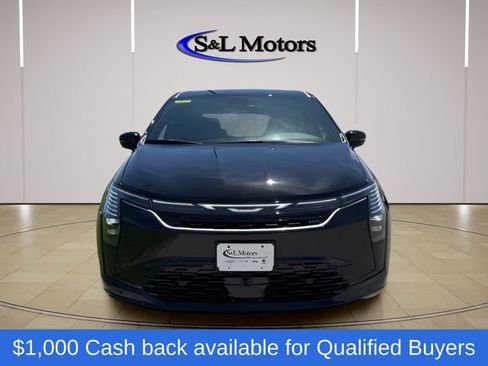 New 2027 Chrysler Pacifica Select FWD image 3