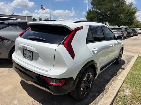 Certified 2023 Kia Niro Wind FWD image 4