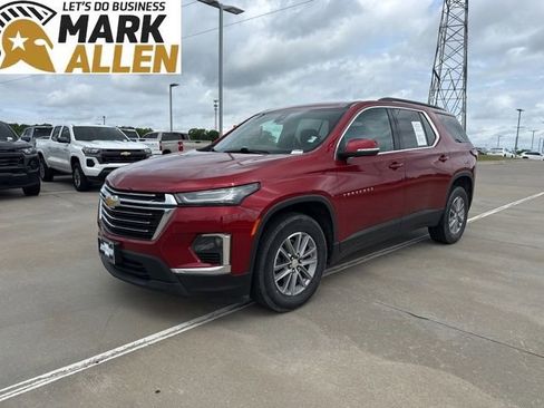 Used 2023 Chevrolet Traverse LT FWD image 2