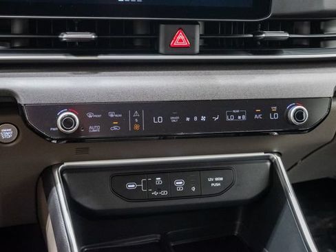 Certified 2026 Kia Carnival EX FWD image 18