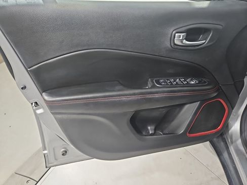 Used 2019 Jeep Compass Trailhawk w/ Cold Weather Group image 11