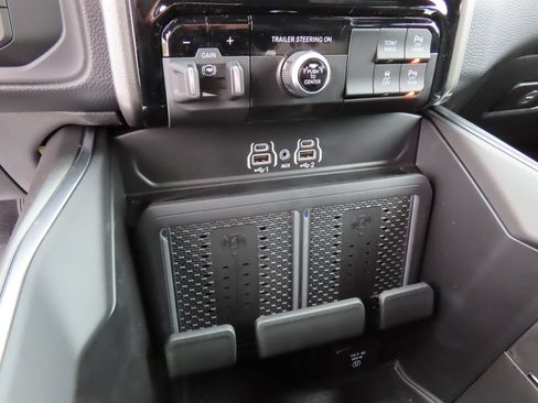 New 2026 RAM 2500 Big Horn AWD/4WD image 11