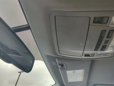 Used 2016 Toyota Highlander XLE image 25