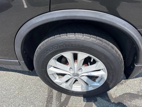 Used 2014 Nissan Rogue SV AWD/4WD image 12