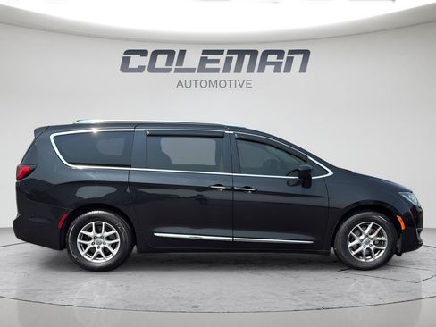 Used 2020 Chrysler Pacifica Touring-L FWD image 6