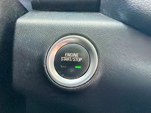 Used 2018 GMC Terrain SLE w/ Driver Convenience Package FWD image 9