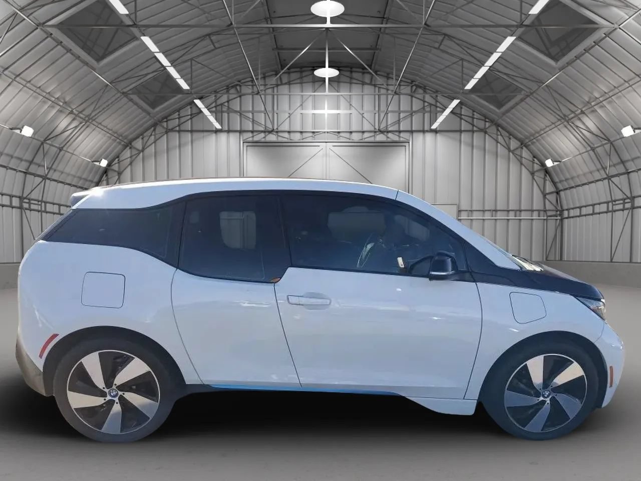 Used 2015 BMW i3 w/ Range Extender RWD image 2