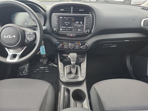 Certified 2025 Kia Soul LX FWD image 14