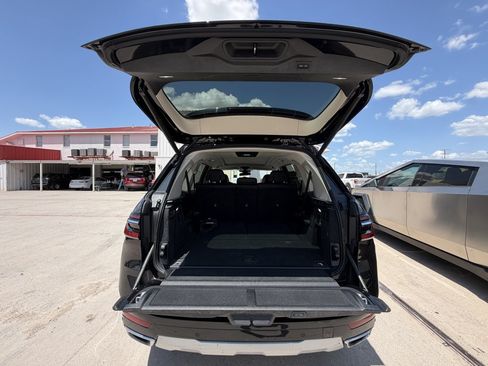 Used 2023 BMW X7 xDrive40i w/ Climate Comfort Package AWD/4WD image 3