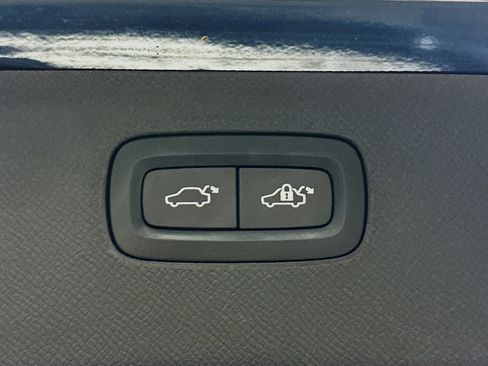 Used 2018 Volvo XC90 T6 Momentum image 29