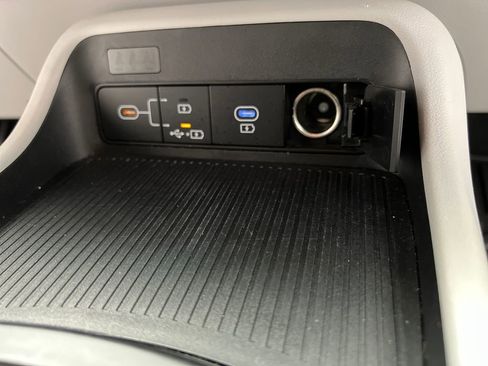 Used 2025 Hyundai Kona SEL FWD image 46