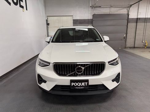 Used 2023 Volvo XC40 B5 Plus w/ Climate Package AWD/4WD image 3