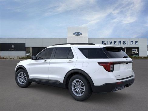 New 2026 Ford Explorer Active w/ Active Comfort Package image 4