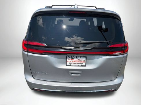 Used 2021 Chrysler Pacifica Touring-L FWD image 5