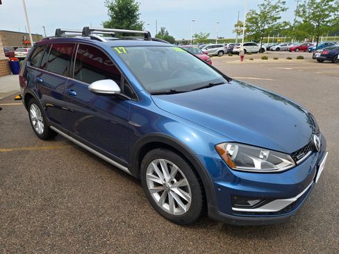 Used 2017 Volkswagen Golf Alltrack SE AWD/4WD image 3