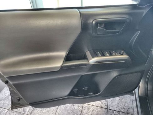 Used 2019 Toyota Tacoma SR5 RWD image 13