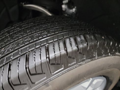 Used 2025 Chevrolet Silverado 1500 LT w/ Convenience Package II image 30