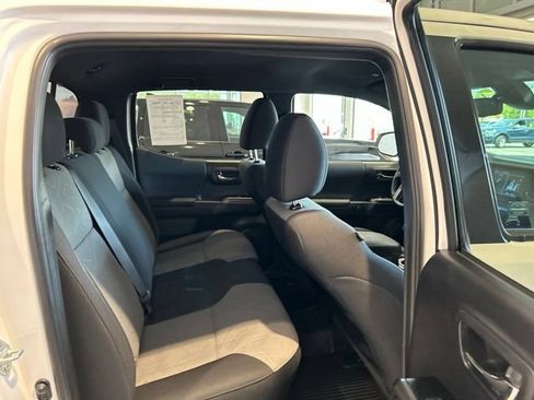 Used 2023 Toyota Tacoma TRD Off-Road w/ Technology Package AWD/4WD image 14