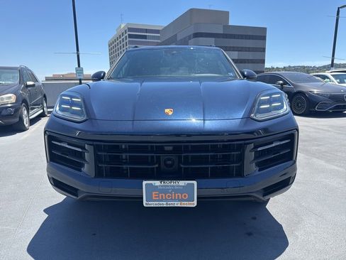 Used 2024 Porsche Cayenne AWD/4WD image 2