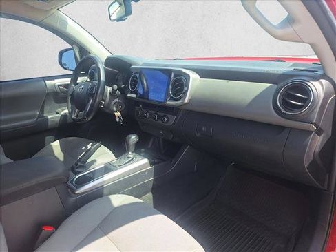 Used 2017 Toyota Tacoma SR5 w/ Tow Package AWD/4WD image 16