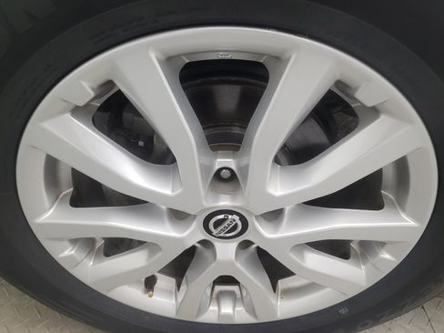 Used 2020 Nissan Rogue SV FWD image 31