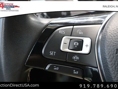 Used 2021 Volkswagen Tiguan SE w/ Panoramic Sunroof Package image 27