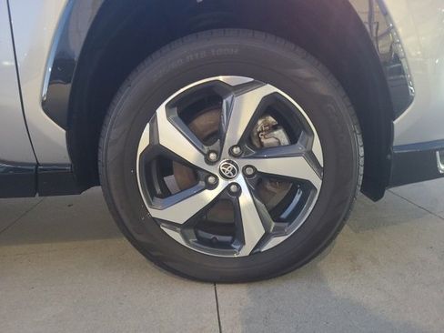 Used 2023 Toyota RAV4 SE image 9