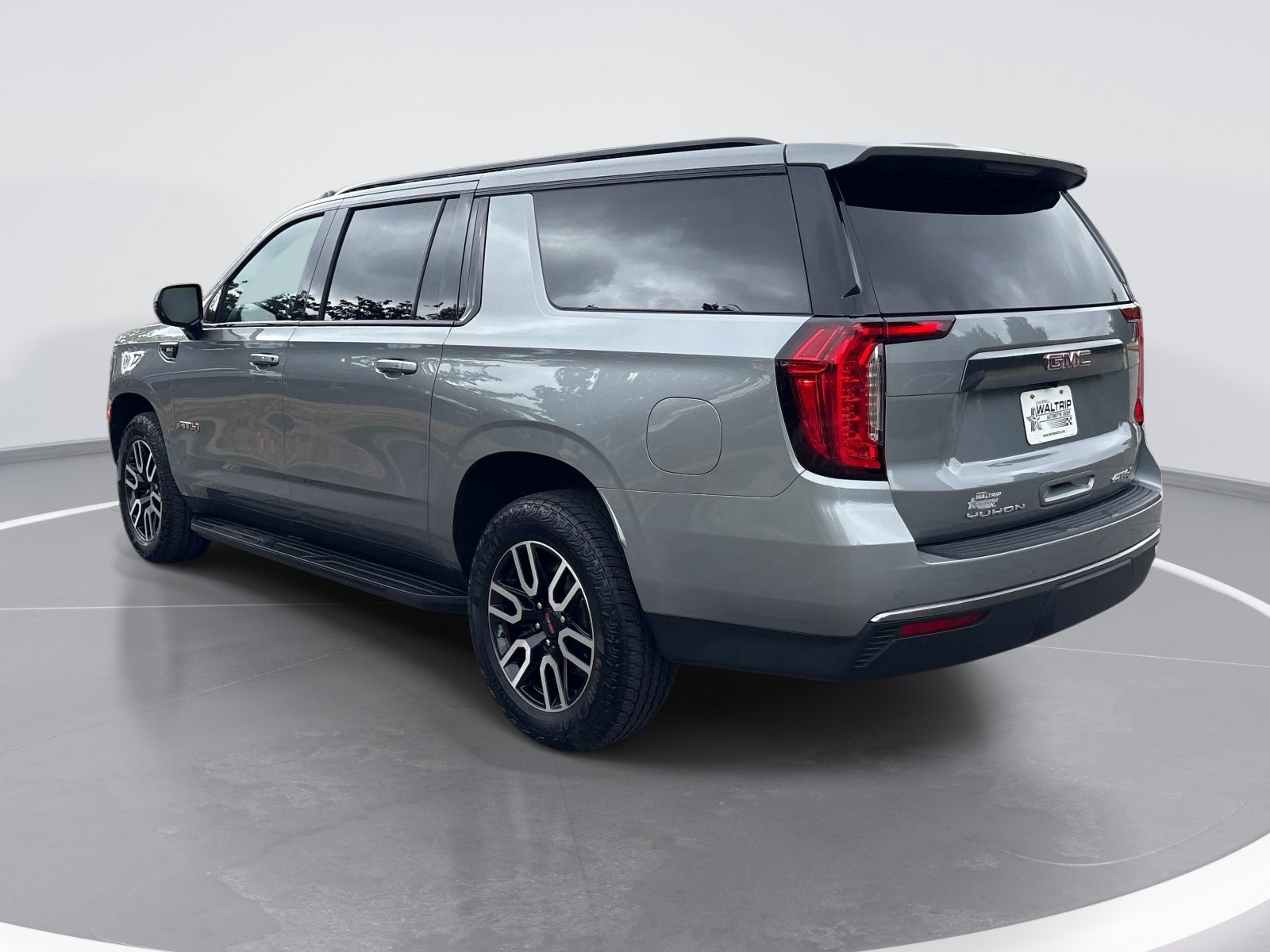 Used 2023 GMC Yukon XL AT4 AWD/4WD image 6