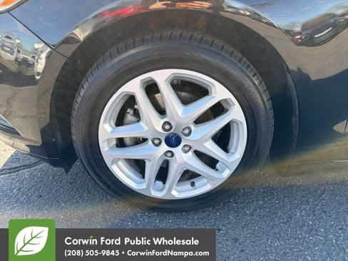 Used 2016 Ford Fusion SE image 9