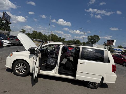 Used 2013 Dodge Grand Caravan SXT w/ UConnect Hands-Free Group FWD image 22