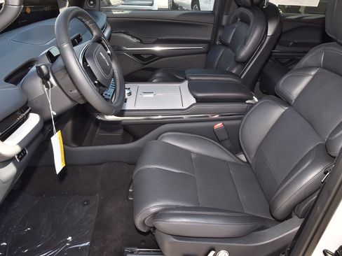 New 2025 Lincoln Navigator L Reserve w/ Jet Appearance Package image 13