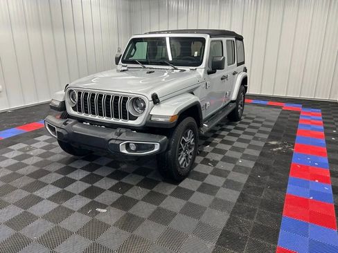 Used 2024 Jeep Wrangler Sahara image 23