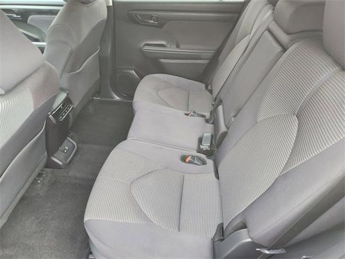 Certified 2024 Toyota Highlander LE image 19