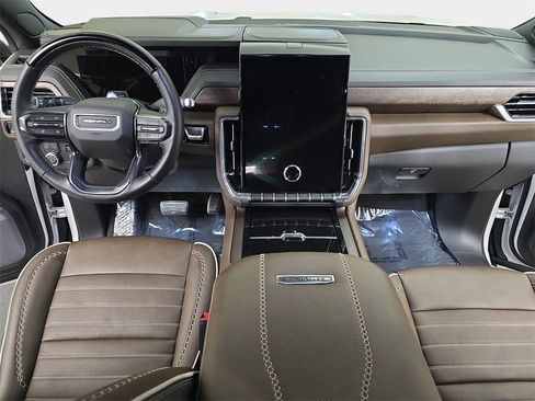 Used 2025 GMC Yukon XL Denali Ultimate image 10