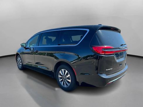 Used 2024 Chrysler Pacifica Limited FWD image 13