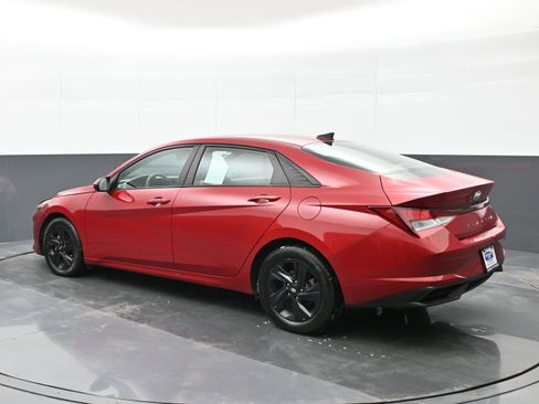 Used 2021 Hyundai Elantra SEL w/ Convenience Package image 6