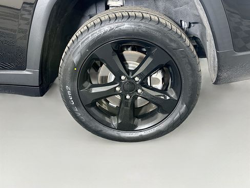 Used 2023 Jeep Grand Cherokee L Laredo AWD/4WD image 11