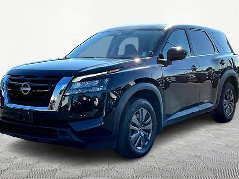 Used 2024 Nissan Pathfinder S image 3