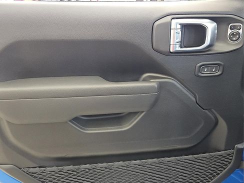 New 2025 Jeep Gladiator Sport image 10