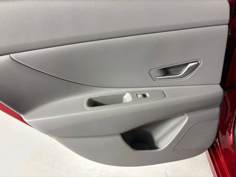 Used 2024 Hyundai Elantra Blue image 35