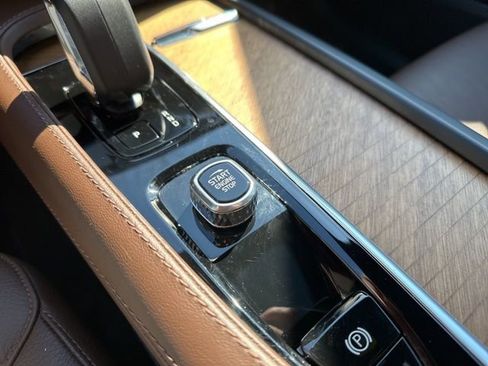 Certified 2024 Volvo XC90 B5 Plus w/ Protection Package Premier image 30